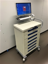 Modulaire-medicatiewagen-met-scanner-en-DTR-medical-PC