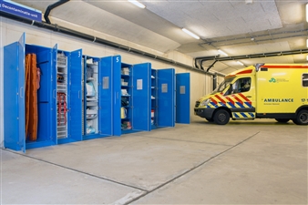 Metal-line-medisch-modulair-kasten-in-Ambulancehal-2