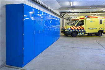 Metal-line-medisch-modulair-kasten-in-Ambulancehal