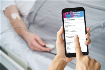 Verpleegkundige anamnese invullen aan de bedzijde met een handheld device