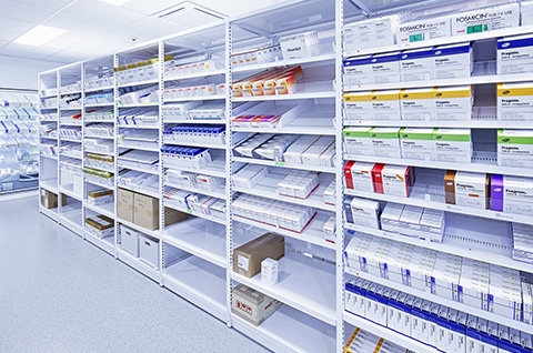 Apotheek-Stelling-met-Fama-schap-systeem-willach-4x3
