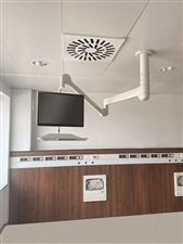 draagarm-met-dtr-524-medische-aio-pc
