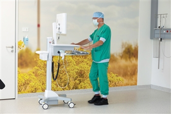 dt-582-medische-pc-op-een-all-modul-cow-ingezet-als-mobiele-it-werkplek
