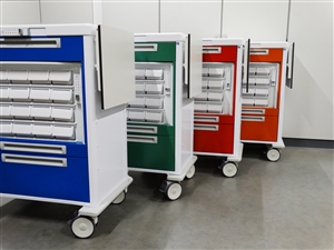 medicamentenwagens-in-verschillende-kleuren