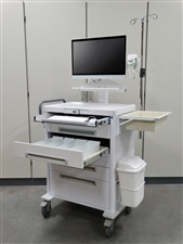 medicatiewagen-medicijnlades---toetsenbord---scanner-naast-beeldscherm